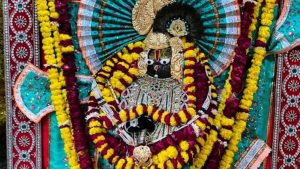 Giriraj ji ki aarti lyrics | गिरिराज जी की आरती लिरिक्स